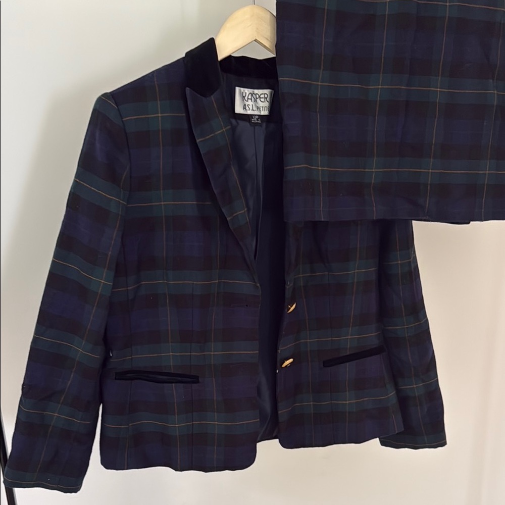 Kasper Blue and Green WOOL Jacket/Skirt with Classic Plaid Design Suit Velvet